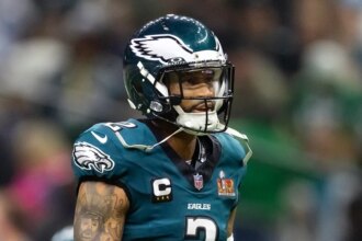 Eagles releasing 6-time Pro Bowl corner Darius Slay to create cap space: report