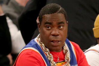 Actor Tracy Morgan leaves Knicks game in wheelchair after throwing up in courtside seat