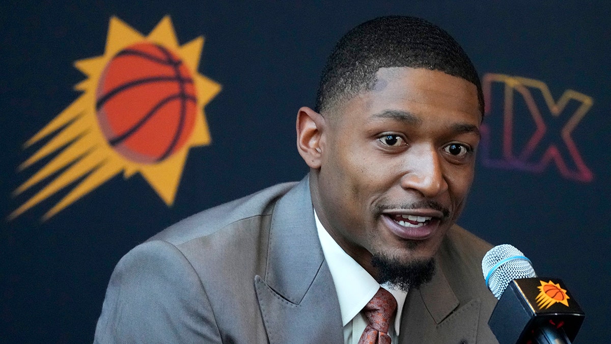 Phoenix Suns guard Bradley Beal answers questions