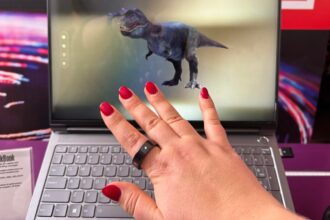 Lenovo’s AI Ring Let Me Control a 3D PC With a Click of My Fingers, Like a Wizard