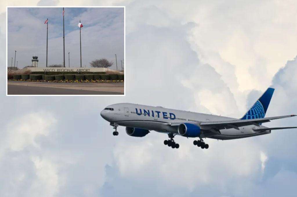 5 passengers on United Airlines flight injured after plane hits severe turbulence, diverts to Texas airport