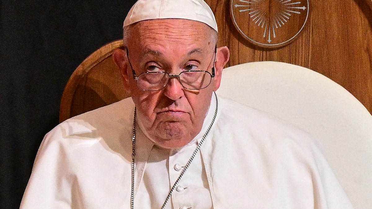 A photo of Pope Francis in better health