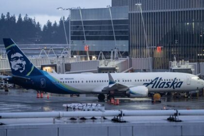 Alaska Airlines flight forced to evacuate due to smelly fumes in cockpit