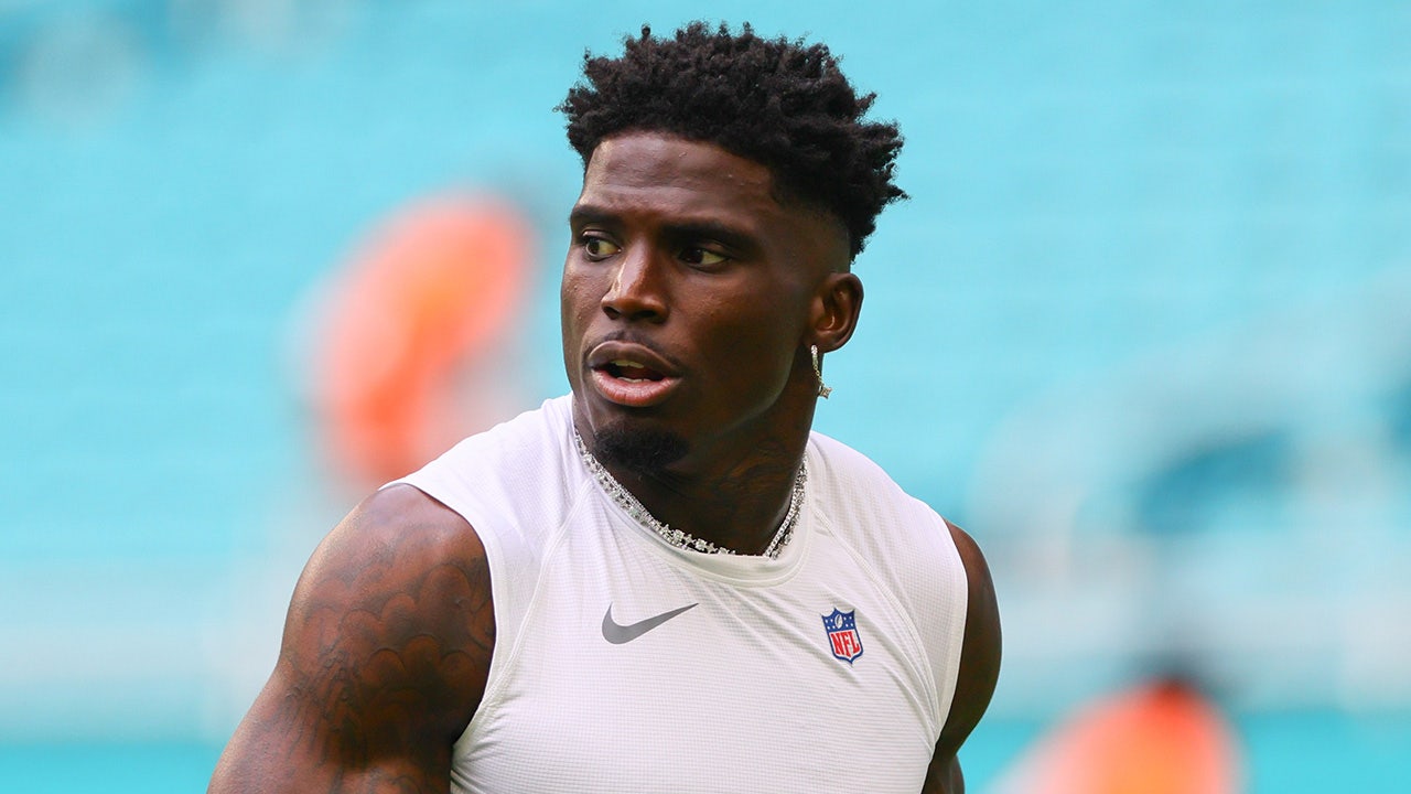 Tyreek Hill’s wife claims Dolphins star took their daughter without consent, emergency court filing says
