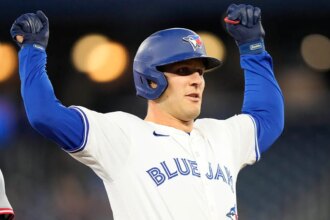 Blue Jays’ Daulton Varsho makes miraculous behind-the-back catch after falling down
