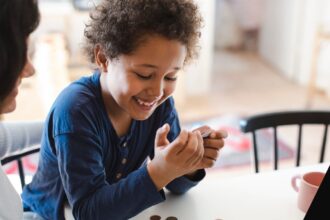 Best Debit Cards for Kids and Teens: Greenlight, BusyKid and More