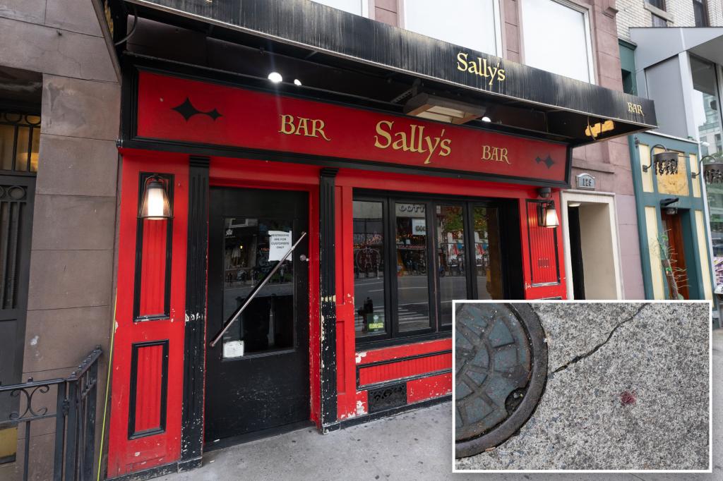 Trio stabbed during knife fight at NYC bar, man arrested