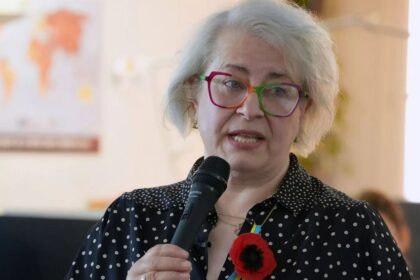 Russian journalist escapes to Paris, condemns Putin’s media crackdown
