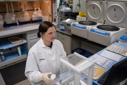 French scientists denounce poor conditions as Macron courts US talent