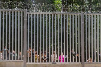 Polish parliament votes to extend asylum suspension at Belarus border