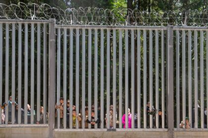 Polish parliament votes to extend asylum suspension at Belarus border
