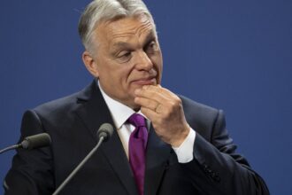 EU Commission demands Hungary withdraws its draft transparency law