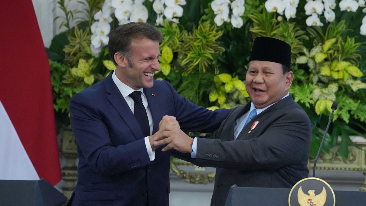 Macron meets with Indonesian counterpart to discuss defence and trade