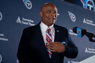 NFL great Warren Moon offers advice to Shedeur Sanders as he kicks off pro career with Browns