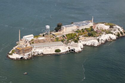 Trump plots Alcatraz comeback and more top headlines