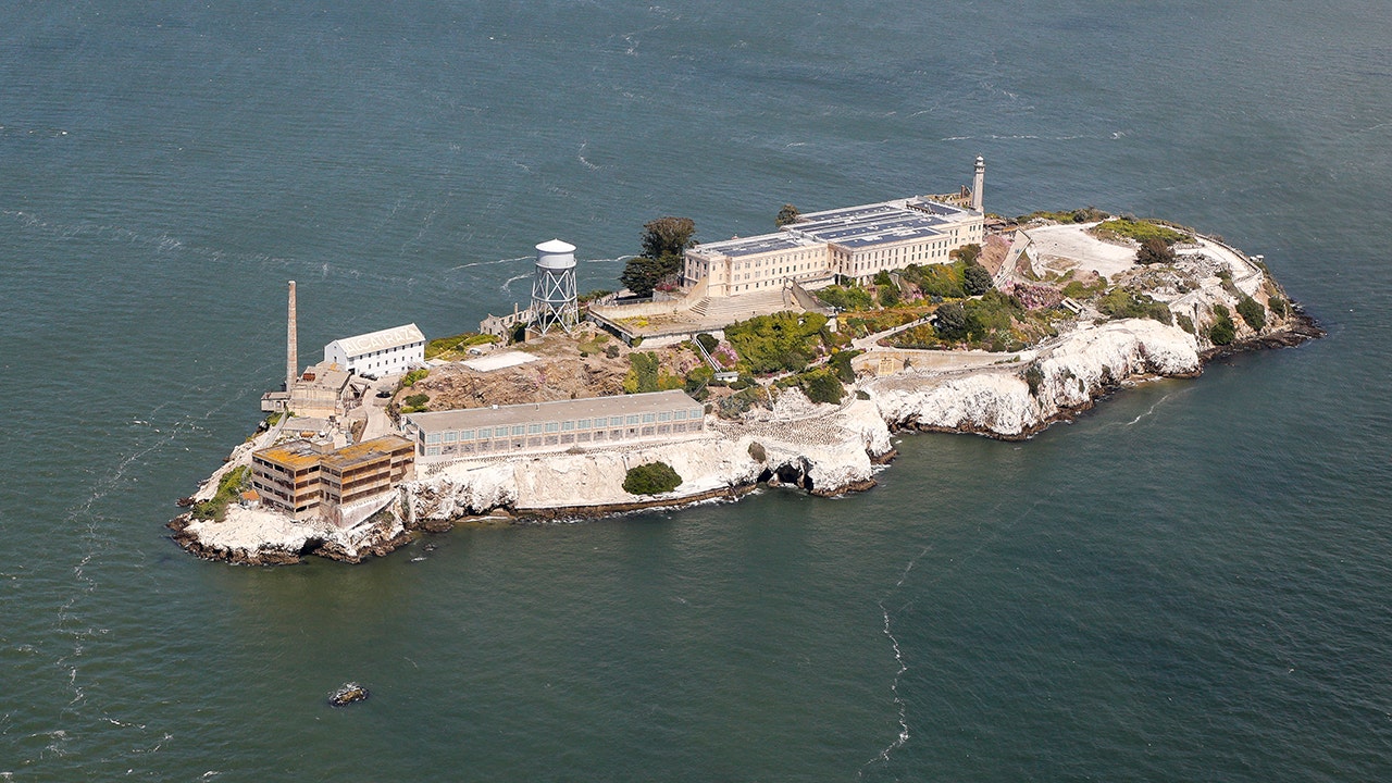 Trump plots Alcatraz comeback and more top headlines
