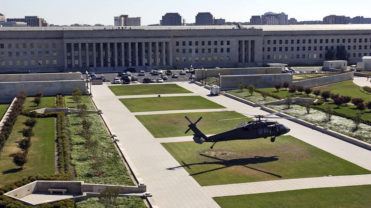 Army pauses helicopter training flights around Pentagon after 2 disruptions to commercial flights last week