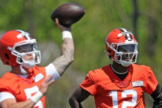 Browns coach says not to ‘look into’ Dillon Gabriel taking first snaps over Shedeur Sanders