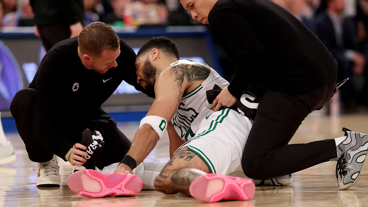 Celtics lose Jayson Tatum to apparent serious injury after squandering another double-digit lead to Knicks
