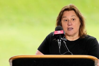 Pete Rose’s daughter discusses meeting with Rob Manfred, reaction to finding out dad’s ban had been lifted