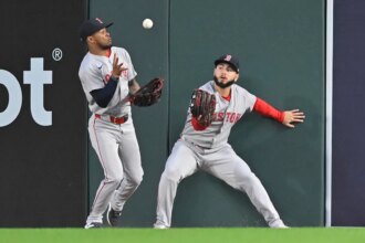 Red Sox outfielders combine to make miraculous catch