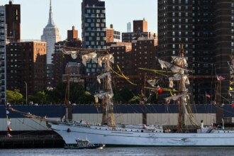 No distress calls made from Mexican Navy tall ship that crashed into Brooklyn Bridge, Mexico Navy chief says