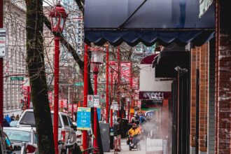 Immigration expert warns Chinese illegal aliens using Canadian city as gateway to US