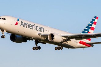 Man charged after allegedly attacking flight attendant on American Airlines flight: DOJ