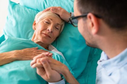 Dear Abby: My estranged aunt is in hospice care — how should I say goodbye?