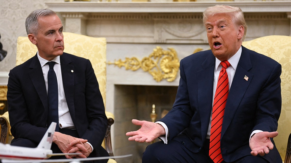 Mark Carney and Donald Trump in the Oval Office