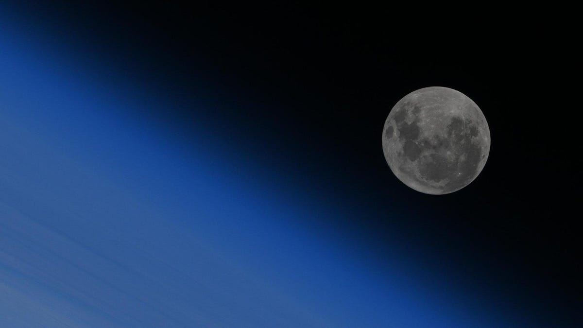 NASA Astronaut Snaps Knockout Views of Flower Moon in Full Bloom
