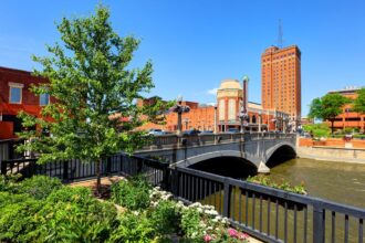 Best Internet Providers in Aurora, Illinois