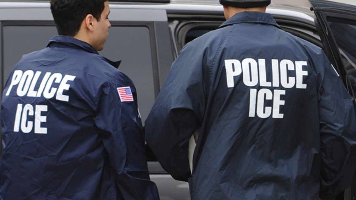 Immigration authorities in Florida arrested illegal immigrants working at several construction sites.