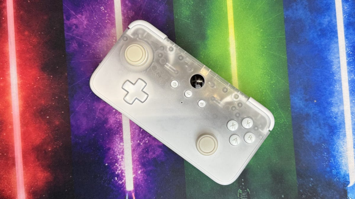 Review: This Portable Controller Is the Perfect On the Go Gaming Accessory