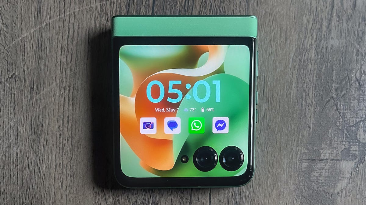 I’ve Been Testing the Motorola Razr for a Day and It’s Already a Fun Companion