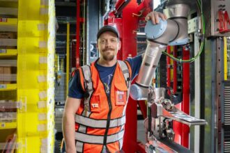 Amazon Unveils AI-Using Warehouse Robot With Human-Like Sense of Touch
