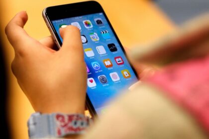 3 EU countries start debate about minors’ access to social media