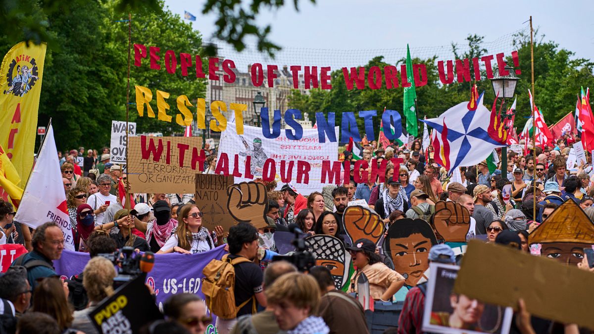 Hundreds take to the street in the Hague to demonstrate against NATO