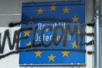 Migration past crisis but still a big issue, says agency chief