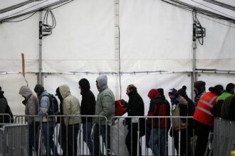 German lawmakers vote to curb family reunification programme