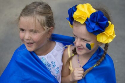 EU to extend protection for Ukrainian refugees, plan post-war returns