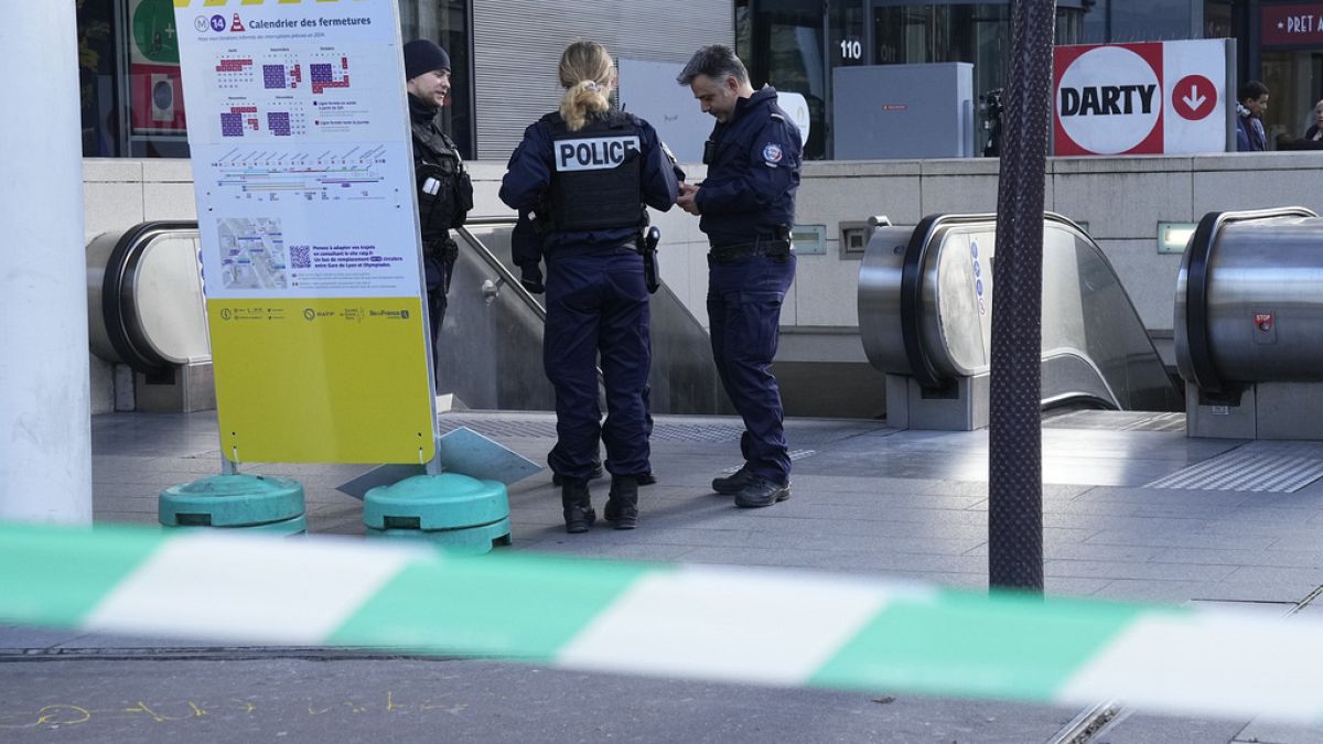 Bag searches won’t solve school violence in France, unionist says
