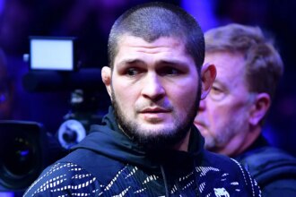 UFC legend Khabib Nurmagomedov refuses to shake hands with female sportscaster in awkward moment