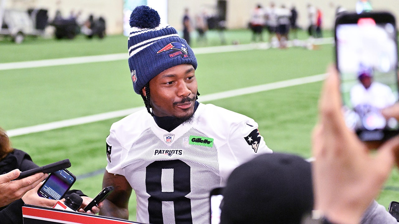 Patriots star Stefon Diggs dodges ‘personal’ questions related to viral boat video