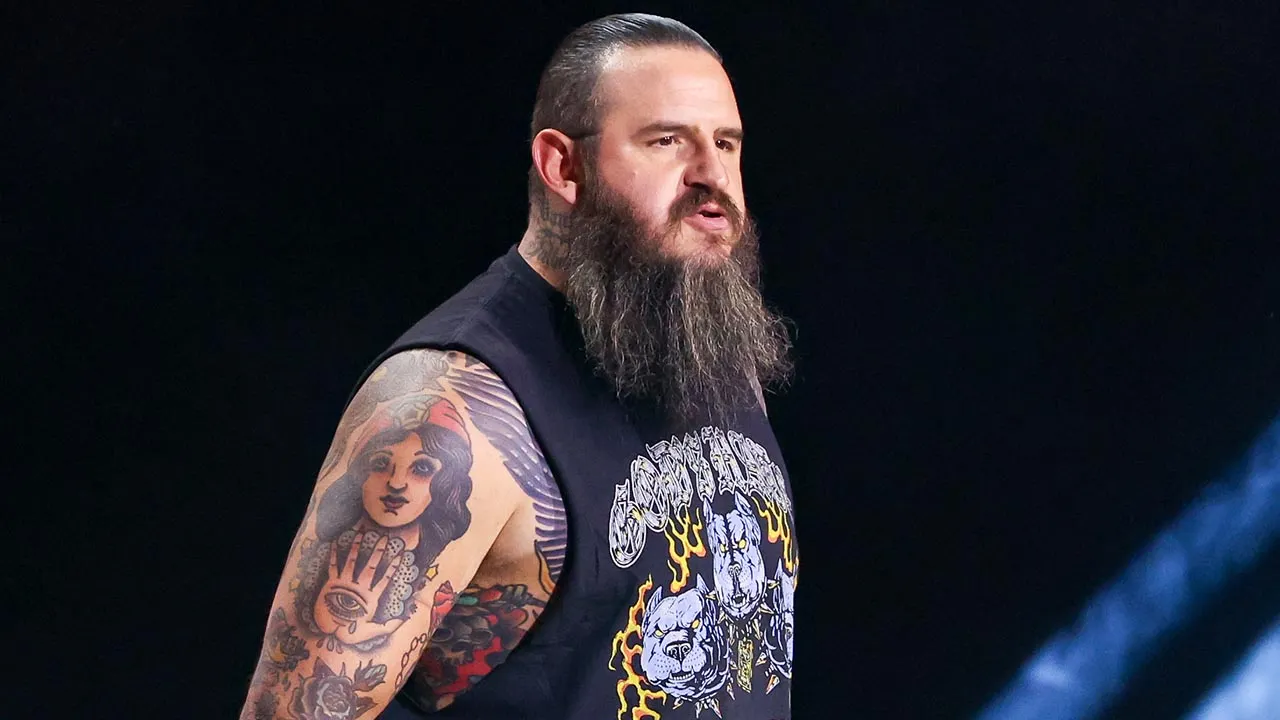 AEW star Brody King wears ‘abolish ICE’ shirt before match in Mexico