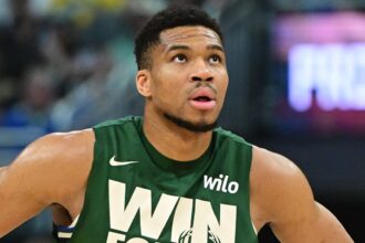 Bucks’ Giannis Antetokounmpo shows off 4-word message on guns