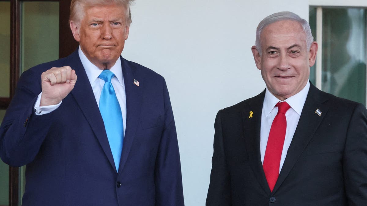 U.S. President Donald Trump welcomes Israeli Prime Minister Benjamin Netanyahu at the entrance of the White House in Washington, U.S., February 4, 2025. REUTERS/Leah Millis TPX IMAGES OF THE DAY