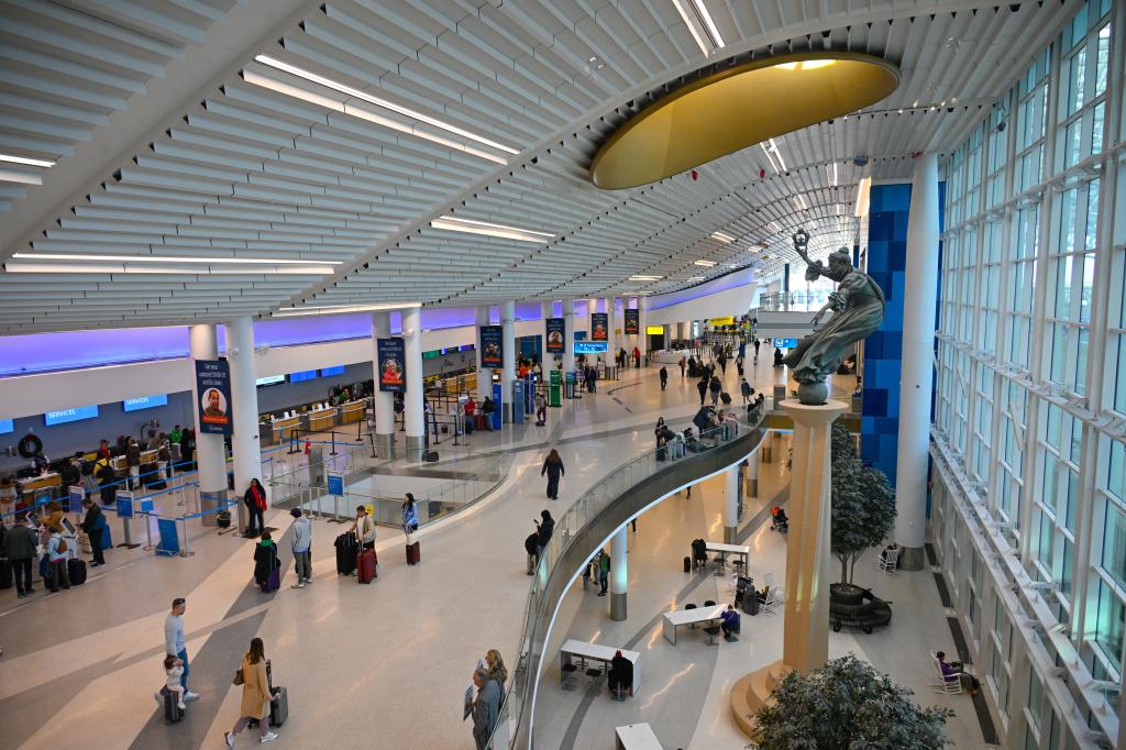 Dangerous mystery odor at major US airport sickens 7, sends some to hospital