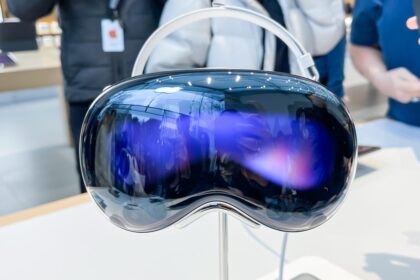 Analyst Says Apple Has Big Vision Pro Plans For 2027, Including Smart Glasses