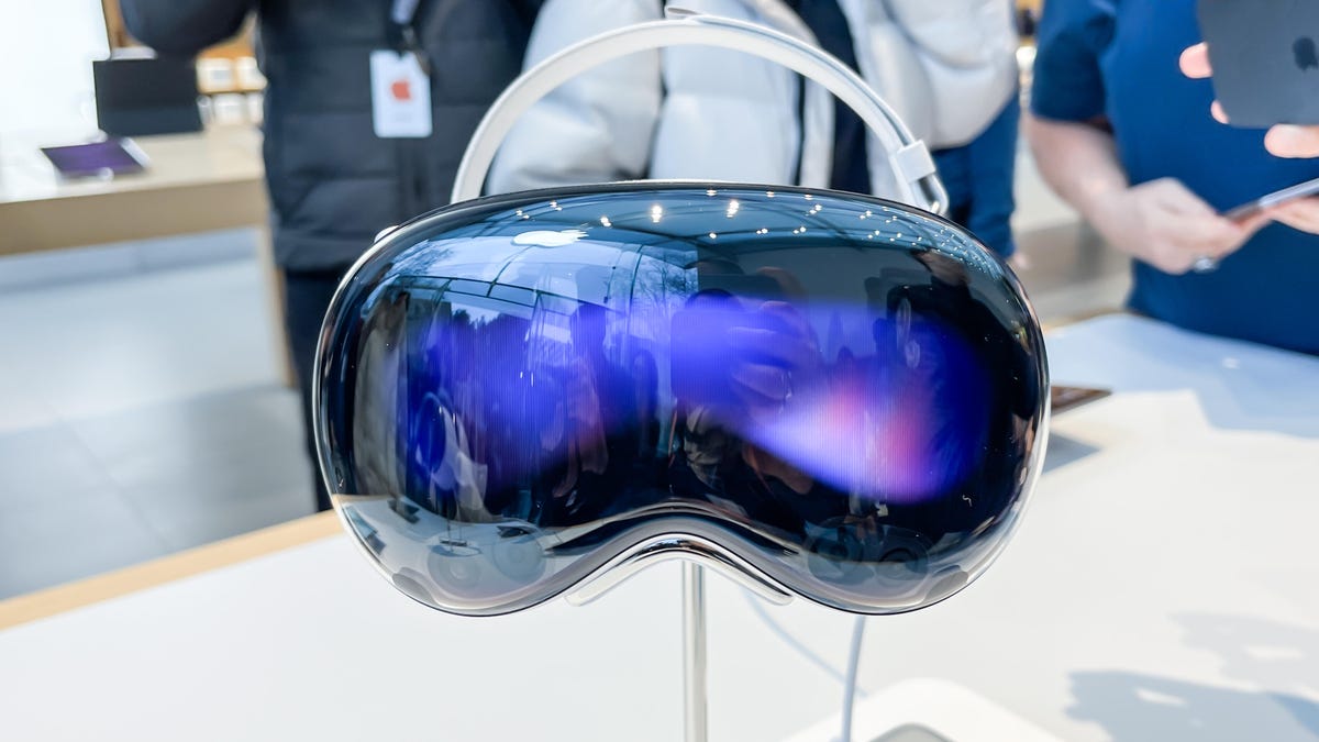 Analyst Says Apple Has Big Vision Pro Plans For 2027, Including Smart Glasses